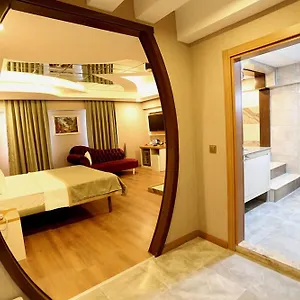 Otel Life Corner, İzmir